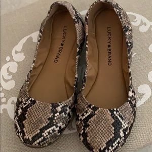 Lucky brand snake print flats 6.5